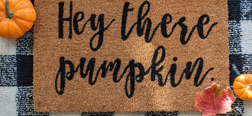 Top,View,Of,Stylish,Fall,Rug,With,Pumpkins