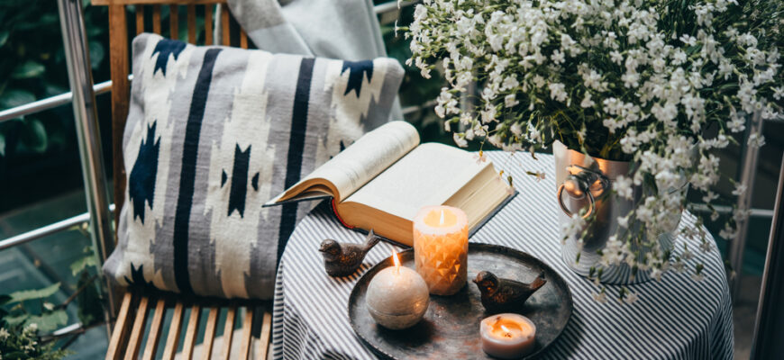 Beautiful,Terrace,Or,Balcony,With,Small,Table,,Candles,And,Flowers